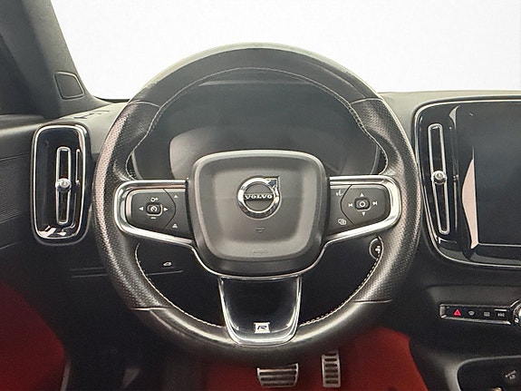 Volvo XC40 16 of 30
