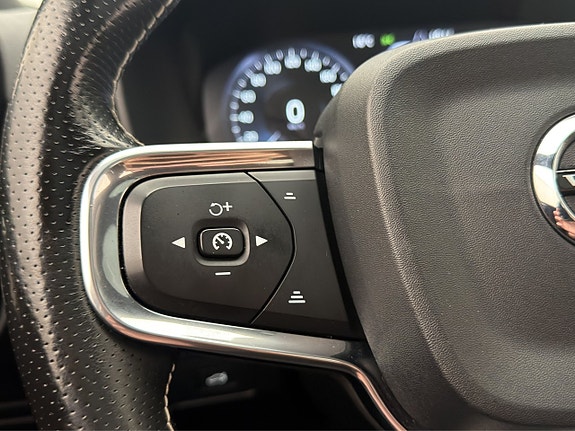 Volvo XC40 18 of 30