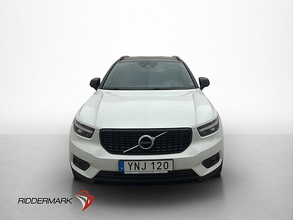 Volvo XC40 2 of 30