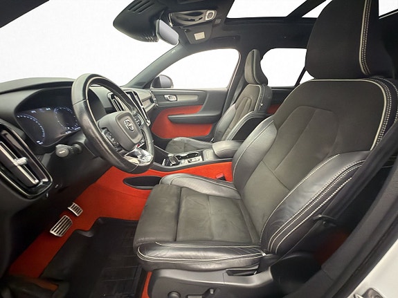 Volvo XC40 12 of 30