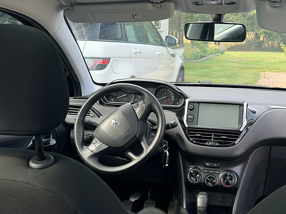 Peugeot 208 7 of 9