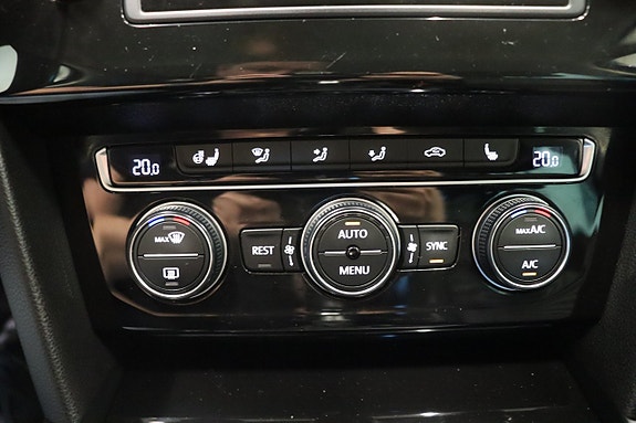 Volkswagen Passat 22 of 28