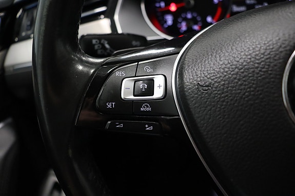 Volkswagen Passat 16 of 28