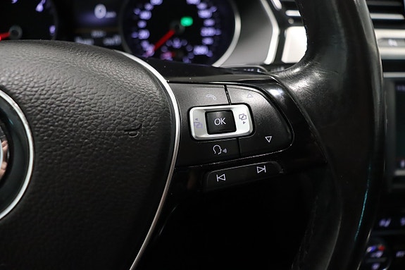 Volkswagen Passat 17 of 28