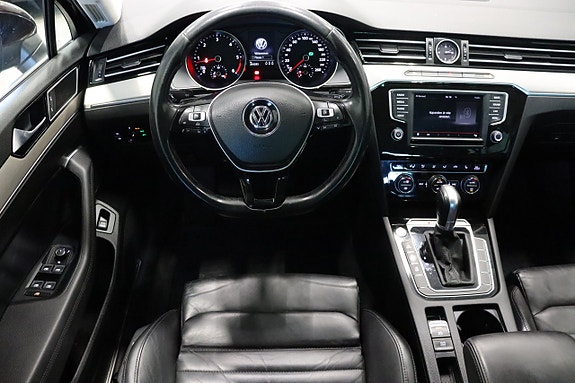 Volkswagen Passat 13 of 28