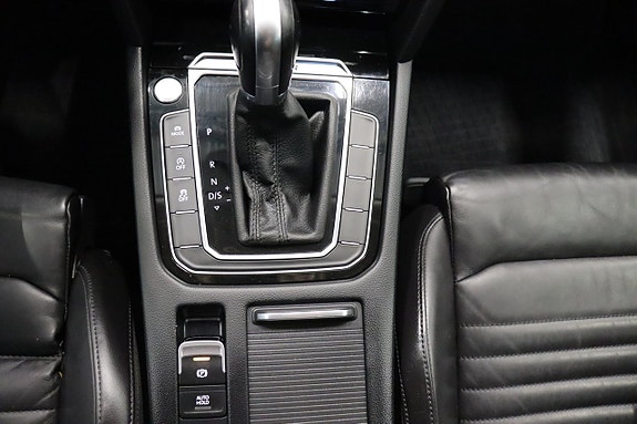 Volkswagen Passat 24 of 28