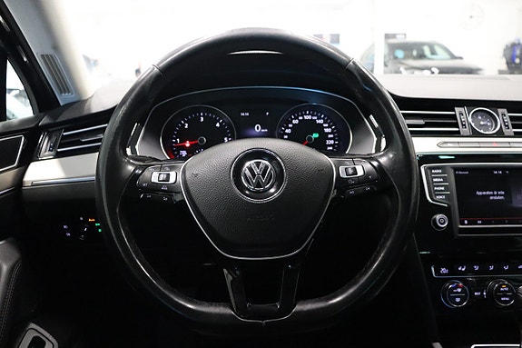 Volkswagen Passat 14 of 28