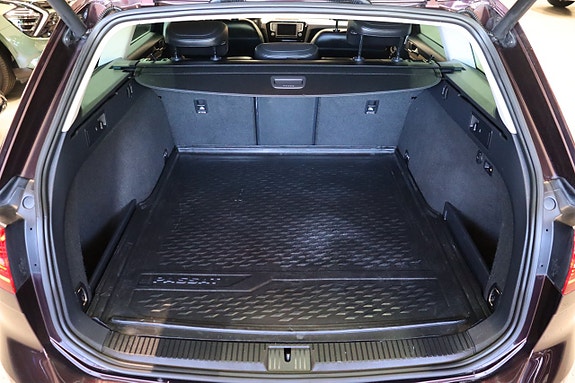 Volkswagen Passat 5 of 28