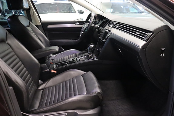 Volkswagen Passat 10 of 28