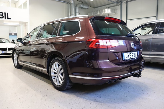 Volkswagen Passat 3 of 28