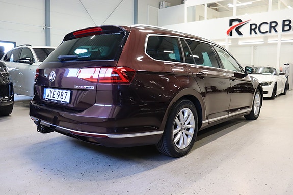 Volkswagen Passat 4 of 28