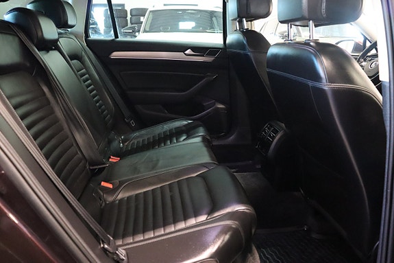 Volkswagen Passat 12 of 28