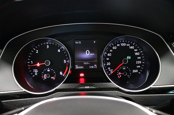 Volkswagen Passat 18 of 28