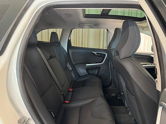 Volvo XC60 25 of 29
