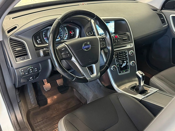Volvo XC60 10 of 29