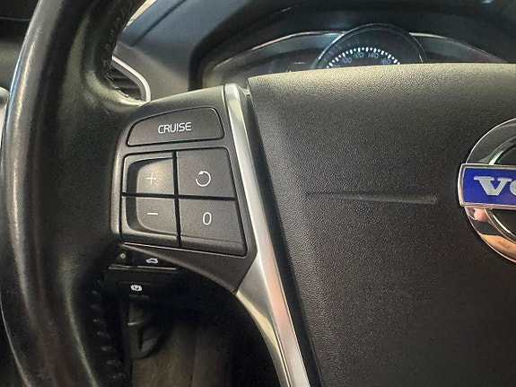 Volvo XC60 11 of 29
