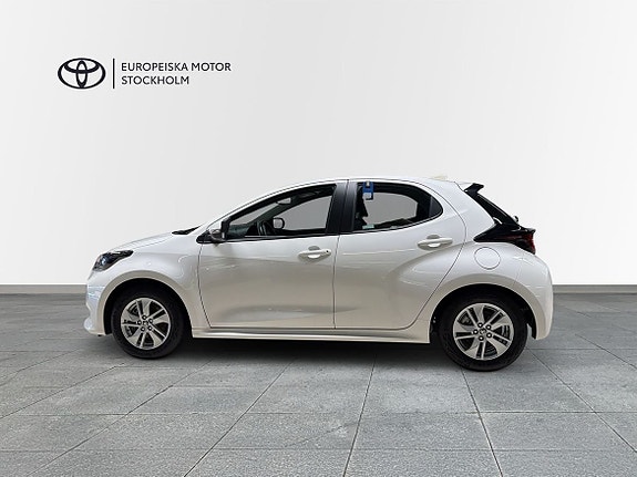 Toyota Yaris 3 of 13