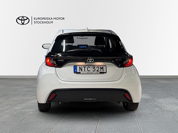 Toyota Yaris 4 of 13