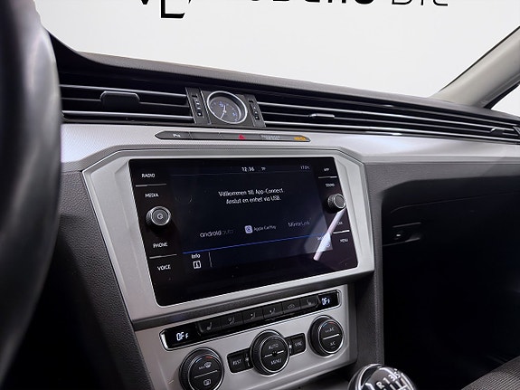 Volkswagen Passat 12 of 17