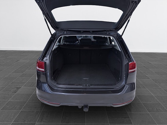 Volkswagen Passat 15 of 17