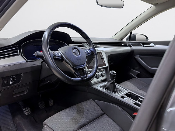 Volkswagen Passat 8 of 17