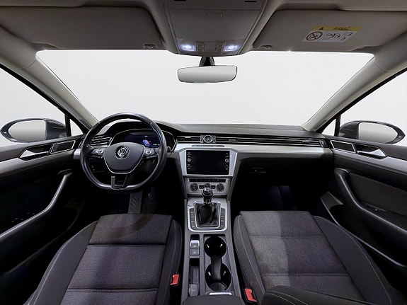 Volkswagen Passat 10 of 17