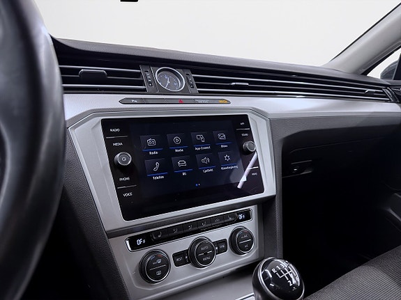 Volkswagen Passat 11 of 17