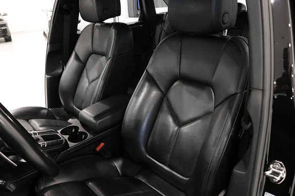 Porsche Macan 13 of 27