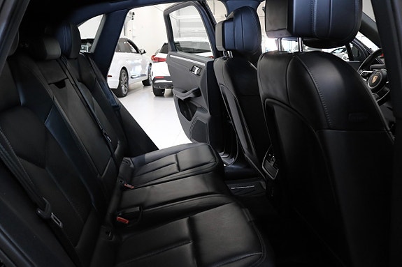 Porsche Macan 15 of 27