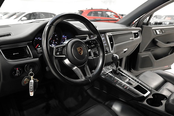Porsche Macan 8 of 27