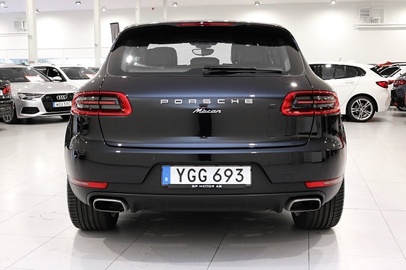 Porsche Macan 4 of 27