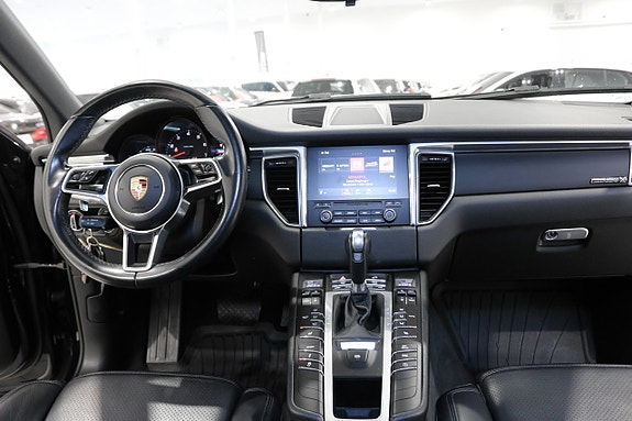 Porsche Macan 12 of 27