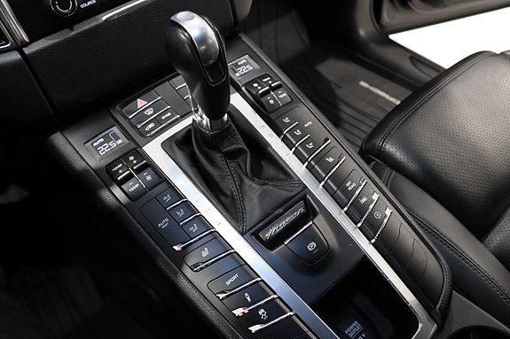 Porsche Macan 21 of 27