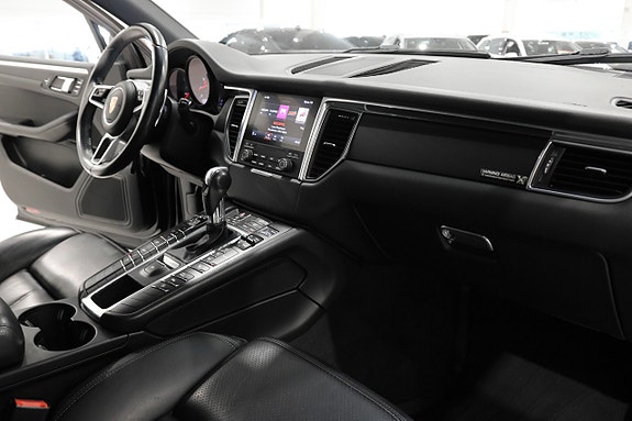Porsche Macan 10 of 27