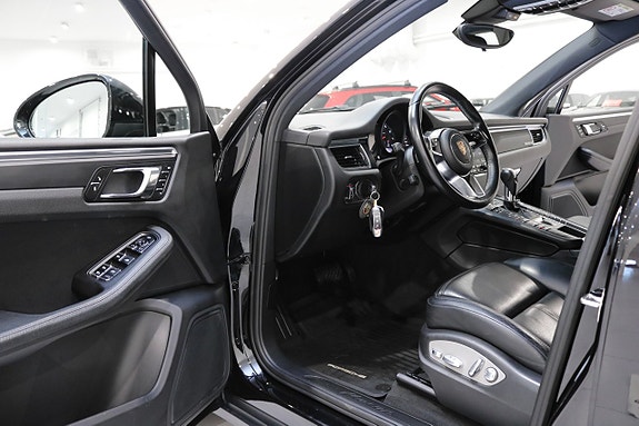 Porsche Macan 9 of 27