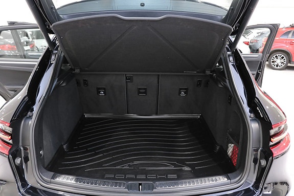 Porsche Macan 17 of 27