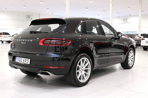 Porsche Macan 3 of 27