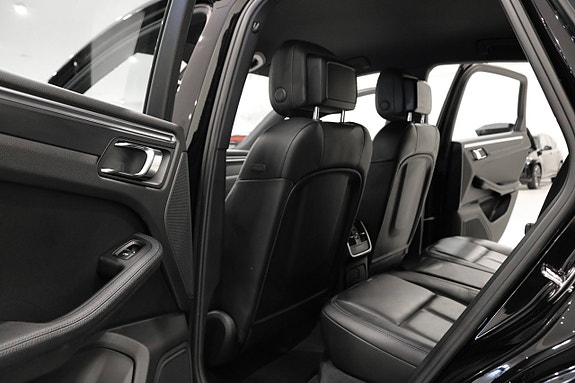 Porsche Macan 14 of 27