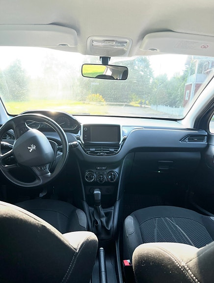 Peugeot 208 9 of 13