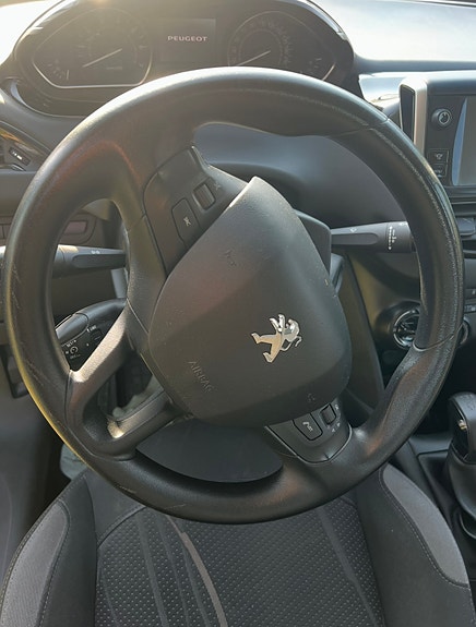 Peugeot 208 7 of 13