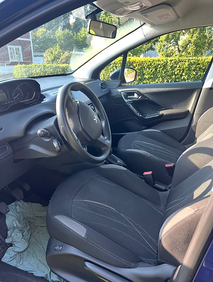 Peugeot 208 5 of 13