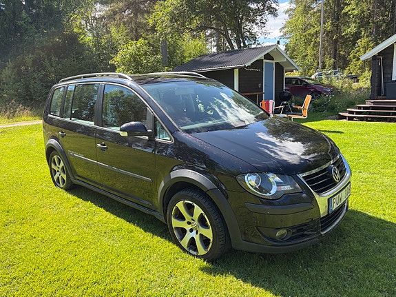 Volkswagen Touran Cross 4 of 5