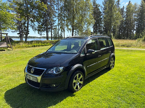 Volkswagen Touran Cross 3 of 5