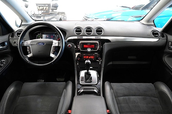 Ford S-MAX 18 of 27