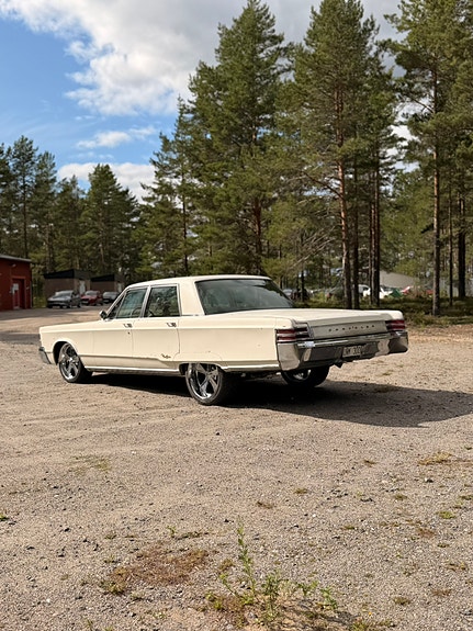 Chrysler New Yorker 2 of 11