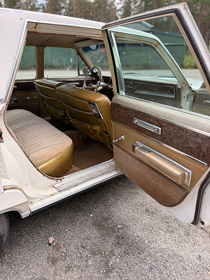 Chrysler New Yorker 10 of 11
