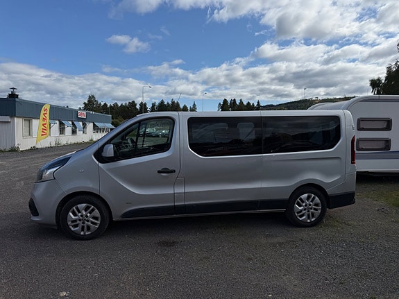 Nissan NV300 2 of 6