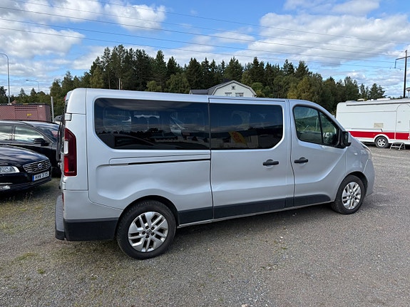 Nissan NV300 3 of 6