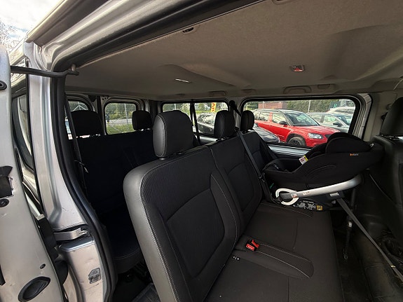 Nissan NV300 6 of 6