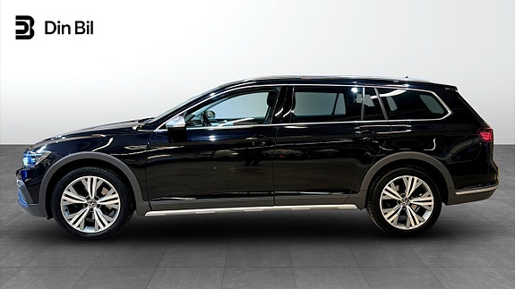 Volkswagen Passat Alltrack 2 of 30